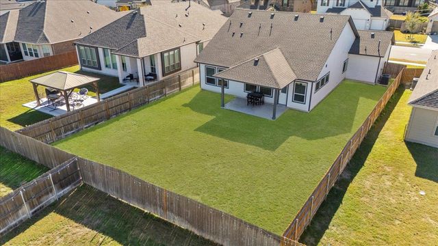 908 Knowles DR, Hutto, TX 78634