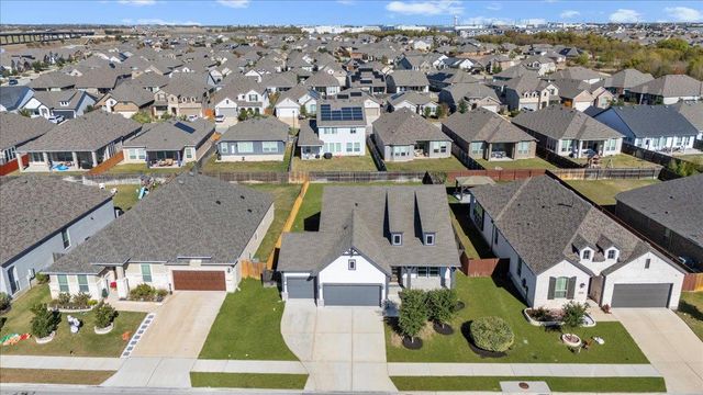 908 Knowles DR, Hutto, TX 78634