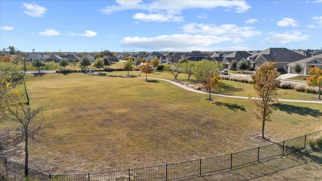 908 Knowles DR, Hutto, TX 78634