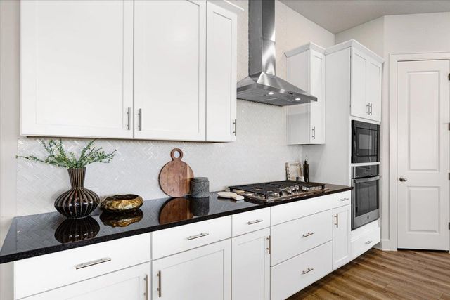 908 Knowles DR, Hutto, TX 78634