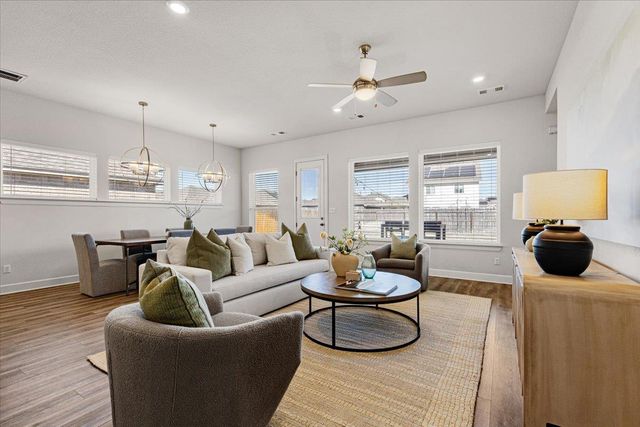 908 Knowles DR, Hutto, TX 78634