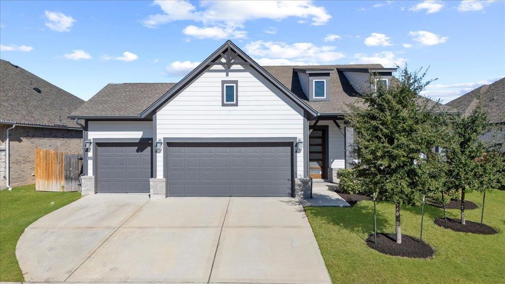 908 Knowles DR, Hutto, TX 78634