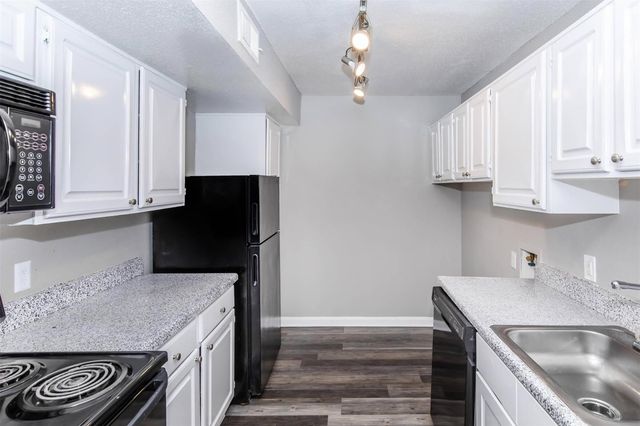 18001 Cypress Trace Road 504, Houston, TX 77090