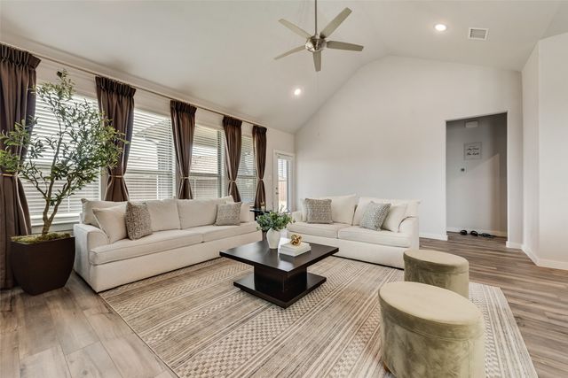 1201 Cinco Treaty Trail, Fort Worth, TX 76052