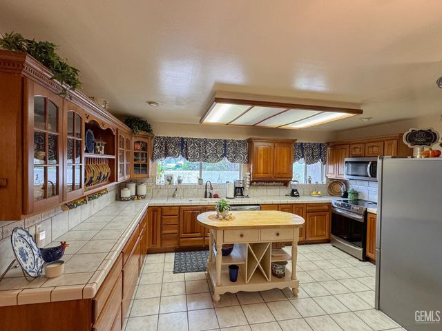 3509 Janene Way, Bakersfield, CA 93306
