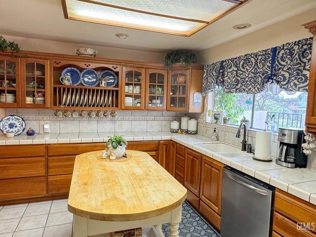 3509 Janene Way, Bakersfield, CA 93306