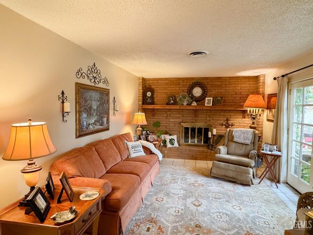 3509 Janene Way, Bakersfield, CA 93306