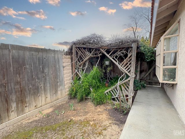 3509 Janene Way, Bakersfield, CA 93306