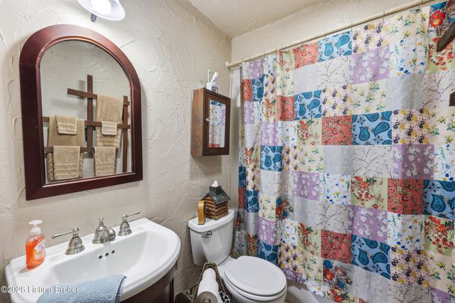 4100 Dana Rd, Crestwood, KY 40014