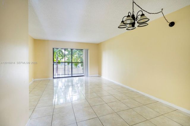 9022 NW 28th Dr 2-201, Coral Springs, FL 33065