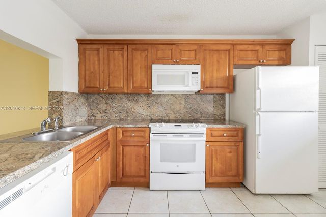 9022 NW 28th Dr 2-201, Coral Springs, FL 33065