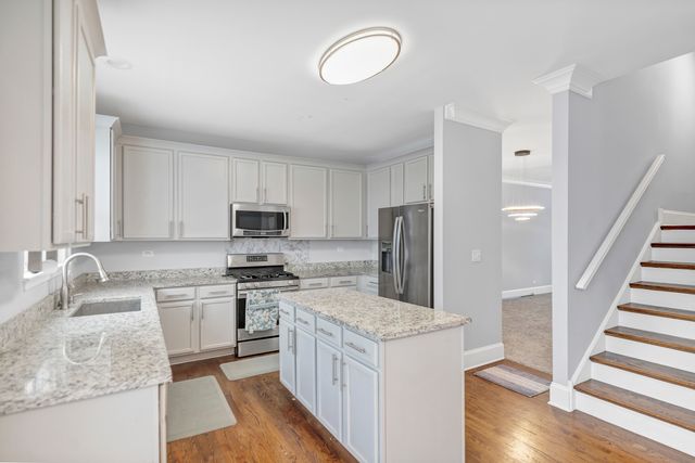 629 Waterford Lane, South Elgin, IL 60177