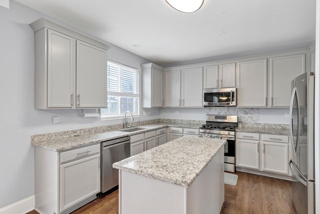 629 Waterford Lane, South Elgin, IL 60177