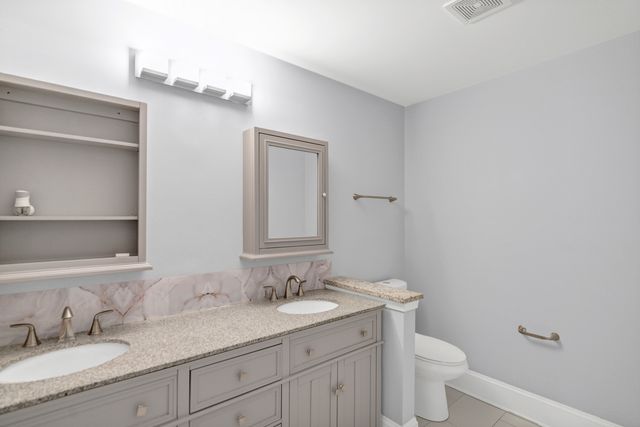 629 Waterford Lane, South Elgin, IL 60177