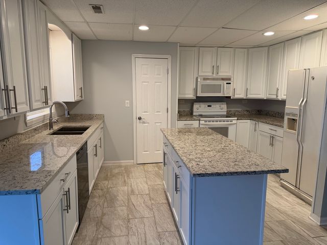 629 Waterford Lane, South Elgin, IL 60177