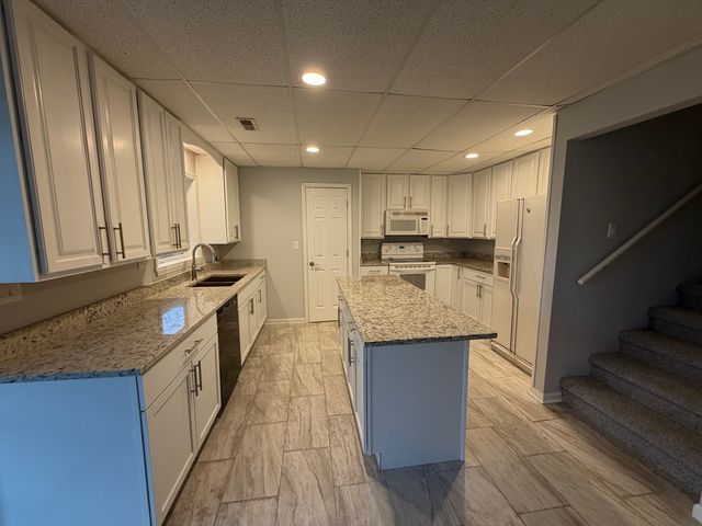 629 Waterford Lane, South Elgin, IL 60177