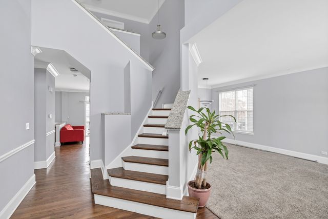 629 Waterford Lane, South Elgin, IL 60177