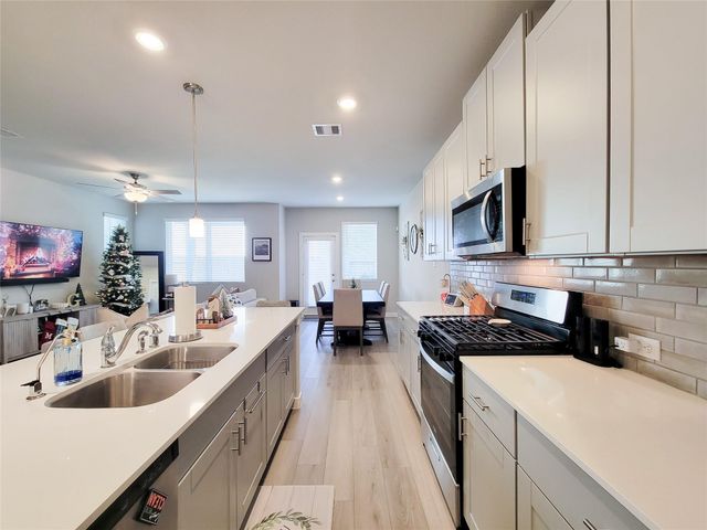 710 Seafoam Lane, Kemah, TX 77565