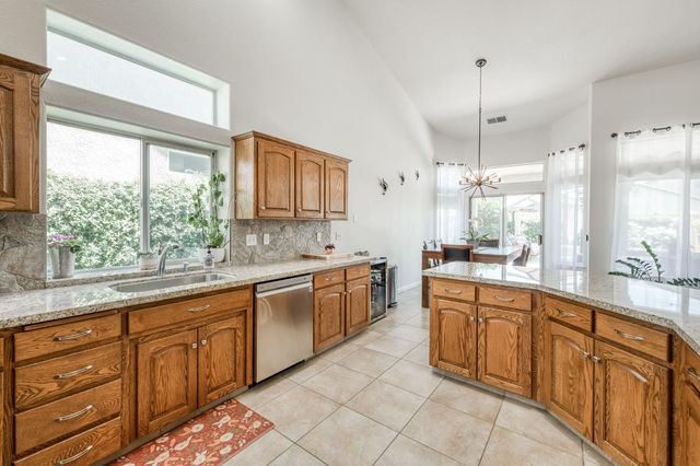 1671 E Granada Avenue, Fresno, CA 93720
