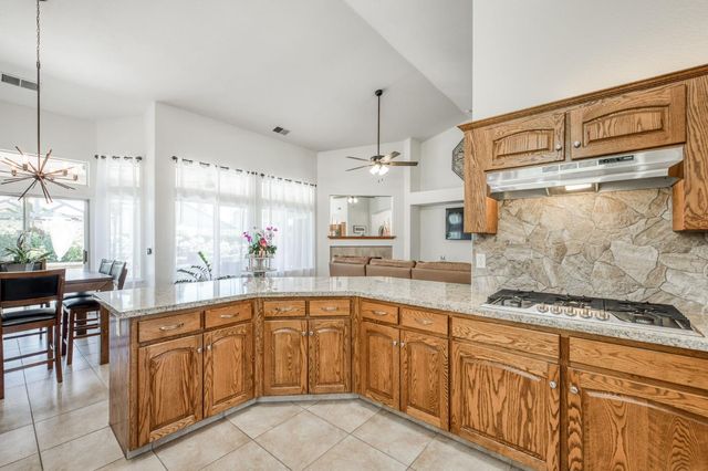 1671 E Granada Avenue, Fresno, CA 93720