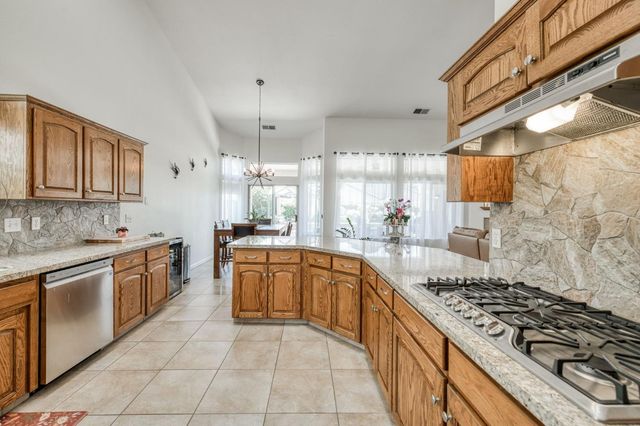 1671 E Granada Avenue, Fresno, CA 93720