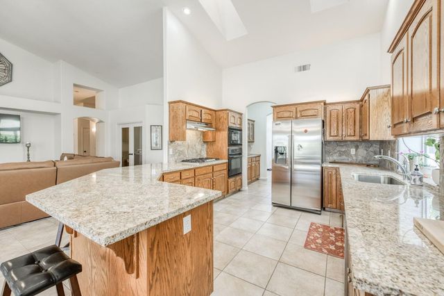 1671 E Granada Avenue, Fresno, CA 93720