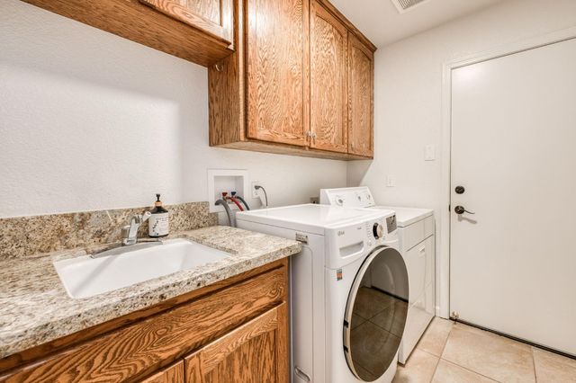 1671 E Granada Avenue, Fresno, CA 93720