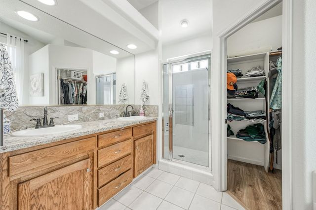 1671 E Granada Avenue, Fresno, CA 93720