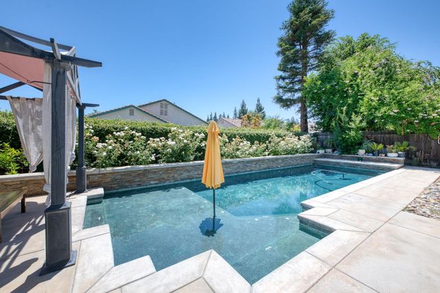1671 E Granada Avenue, Fresno, CA 93720