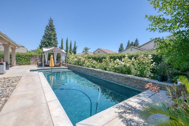 1671 E Granada Avenue, Fresno, CA 93720