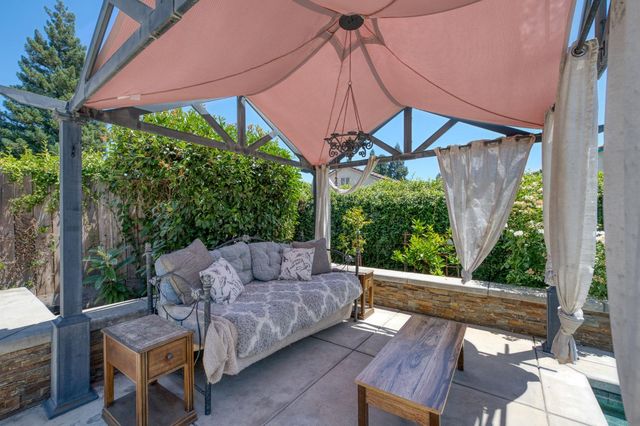 1671 E Granada Avenue, Fresno, CA 93720
