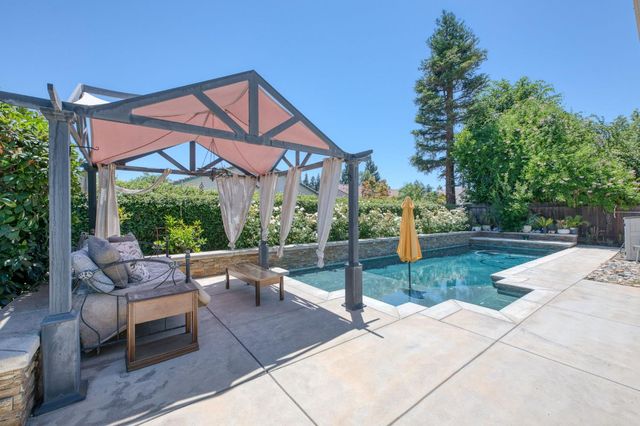 1671 E Granada Avenue, Fresno, CA 93720