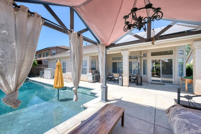 1671 E Granada Avenue, Fresno, CA 93720