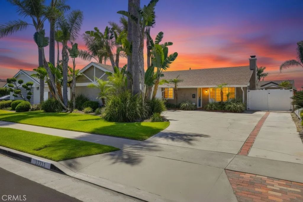 17711 Edwards, Huntington Beach, CA 92647