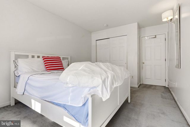 65 THREADLEAF TER, Burlington, NJ 08016