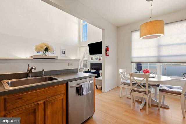 65 THREADLEAF TER, Burlington, NJ 08016