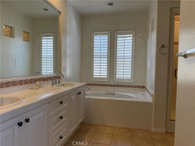 6 Napa, Irvine, CA 92602