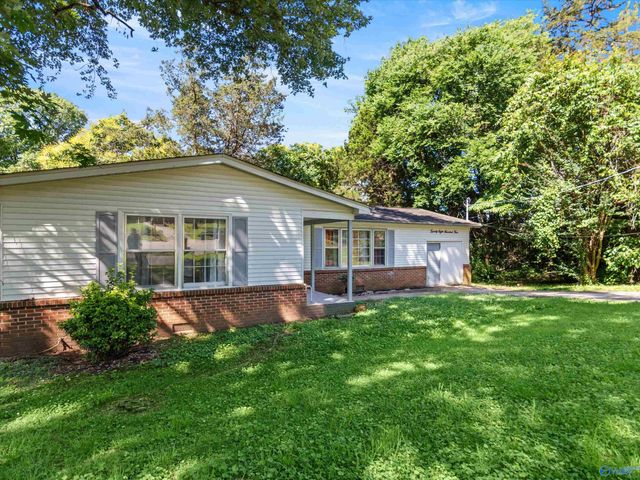 2804 Coosa Circle, Huntsville, AL 35810