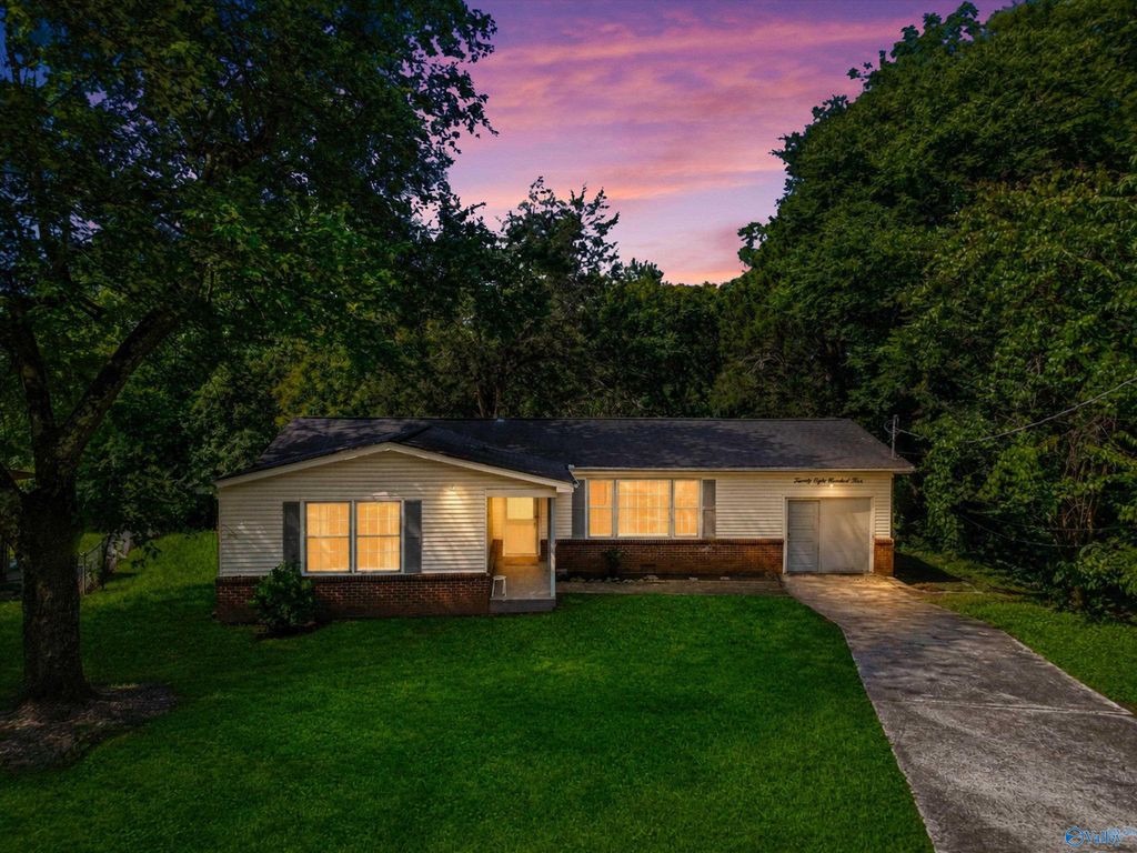 2804 Coosa Circle, Huntsville, AL 35810