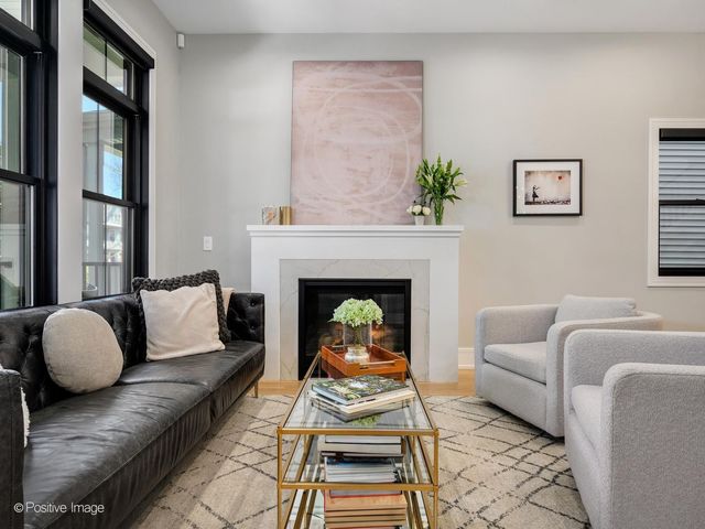 2251 W Berwyn Avenue, Chicago, IL 60625