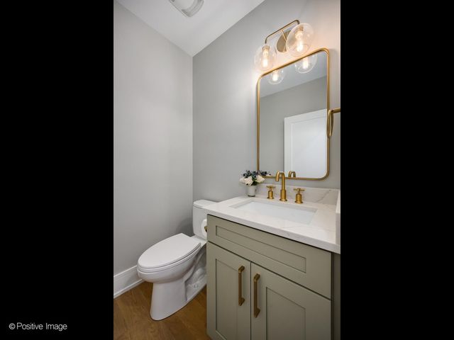 2251 W Berwyn Avenue, Chicago, IL 60625