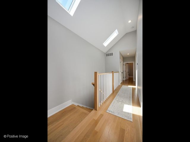 2251 W Berwyn Avenue, Chicago, IL 60625