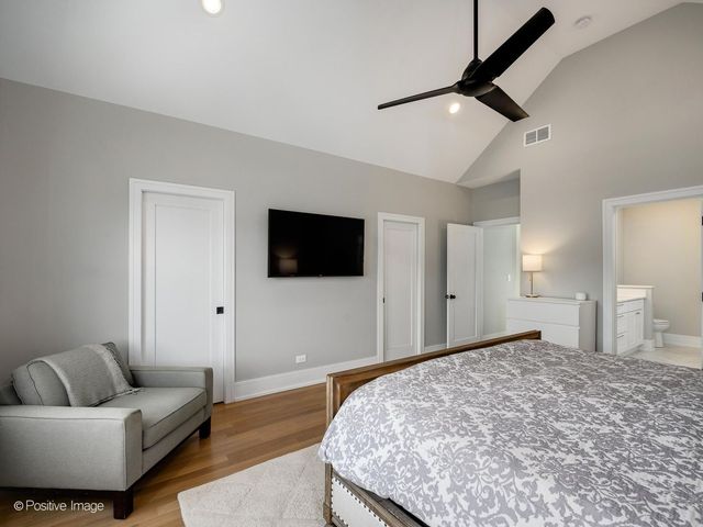 2251 W Berwyn Avenue, Chicago, IL 60625