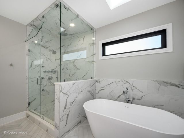 2251 W Berwyn Avenue, Chicago, IL 60625