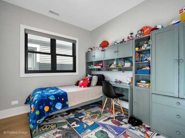 2251 W Berwyn Avenue, Chicago, IL 60625