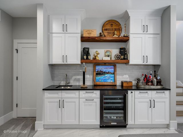 2251 W Berwyn Avenue, Chicago, IL 60625