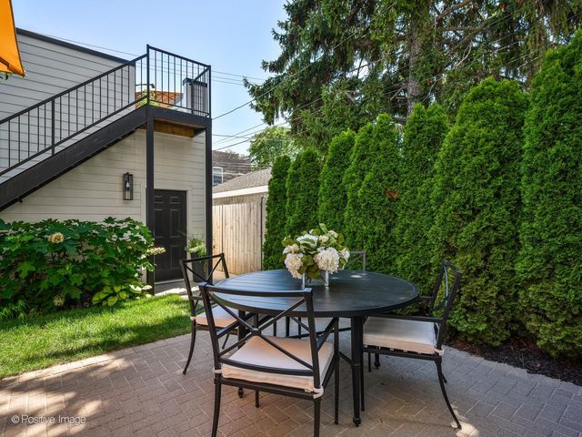 2251 W Berwyn Avenue, Chicago, IL 60625
