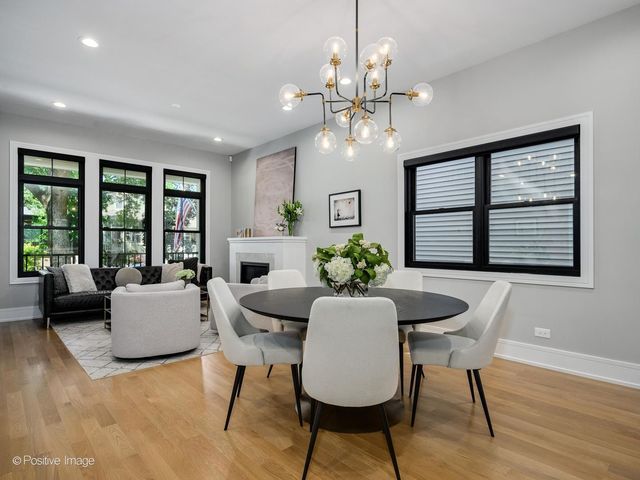2251 W Berwyn Avenue, Chicago, IL 60625