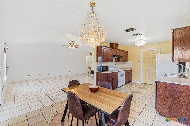 206 Stoneham Lane, Killeen, TX 76542