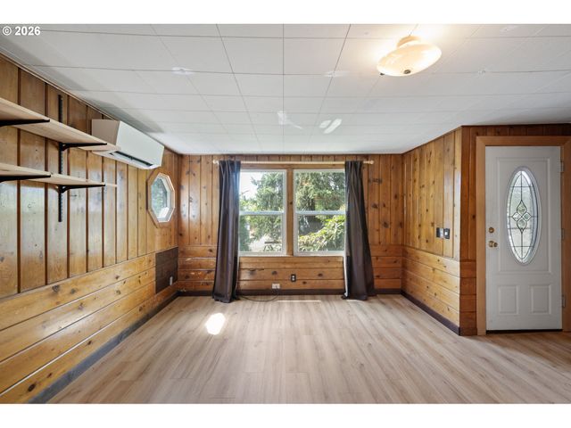 940 W N St, Springfield, OR 97477